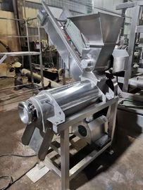 SUS304 Pineapple Juice Extractor , Ginger Industrial Juice Machine Screw Press